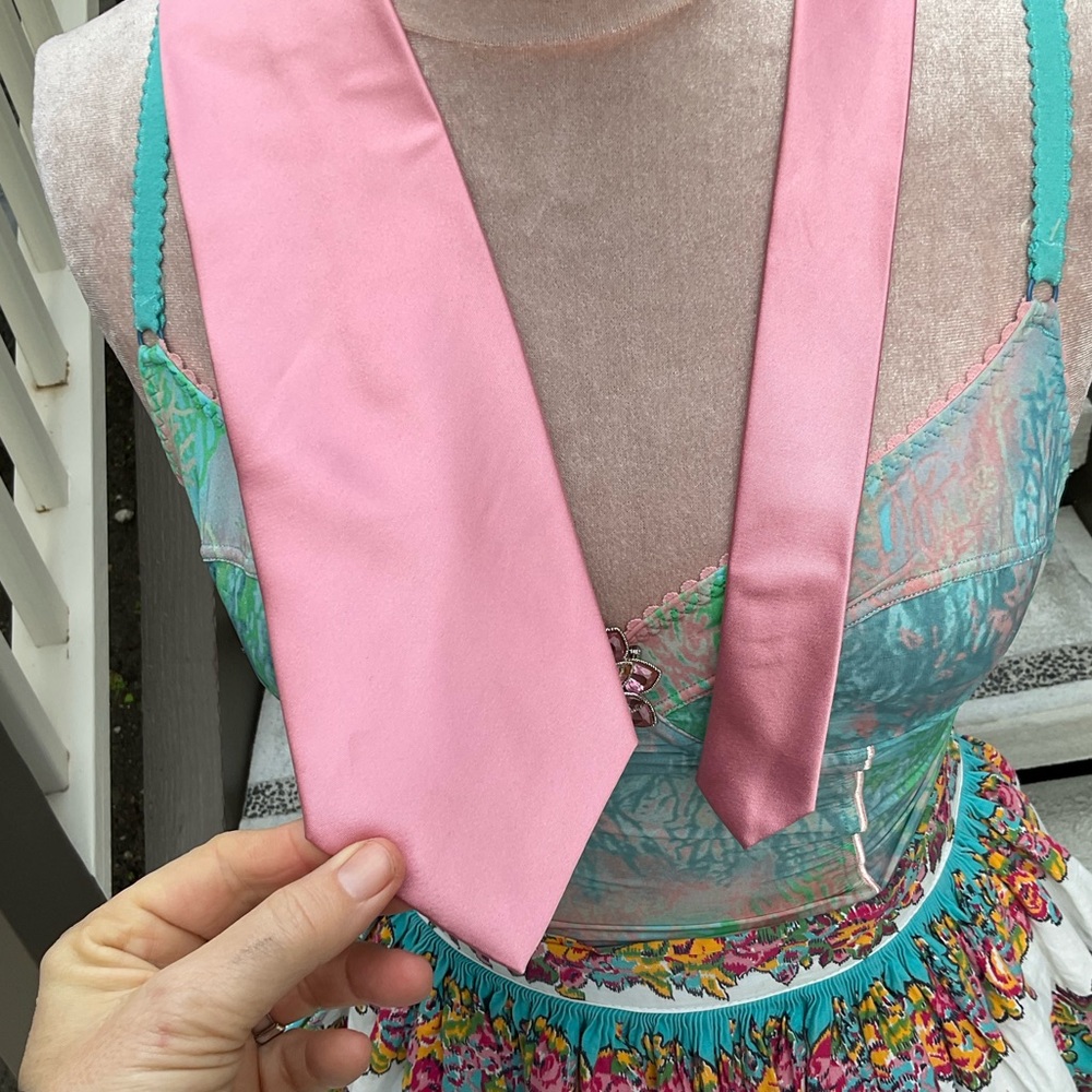 Geoffrey Beene  solid soft pink silk tie - Picture 2 of 4